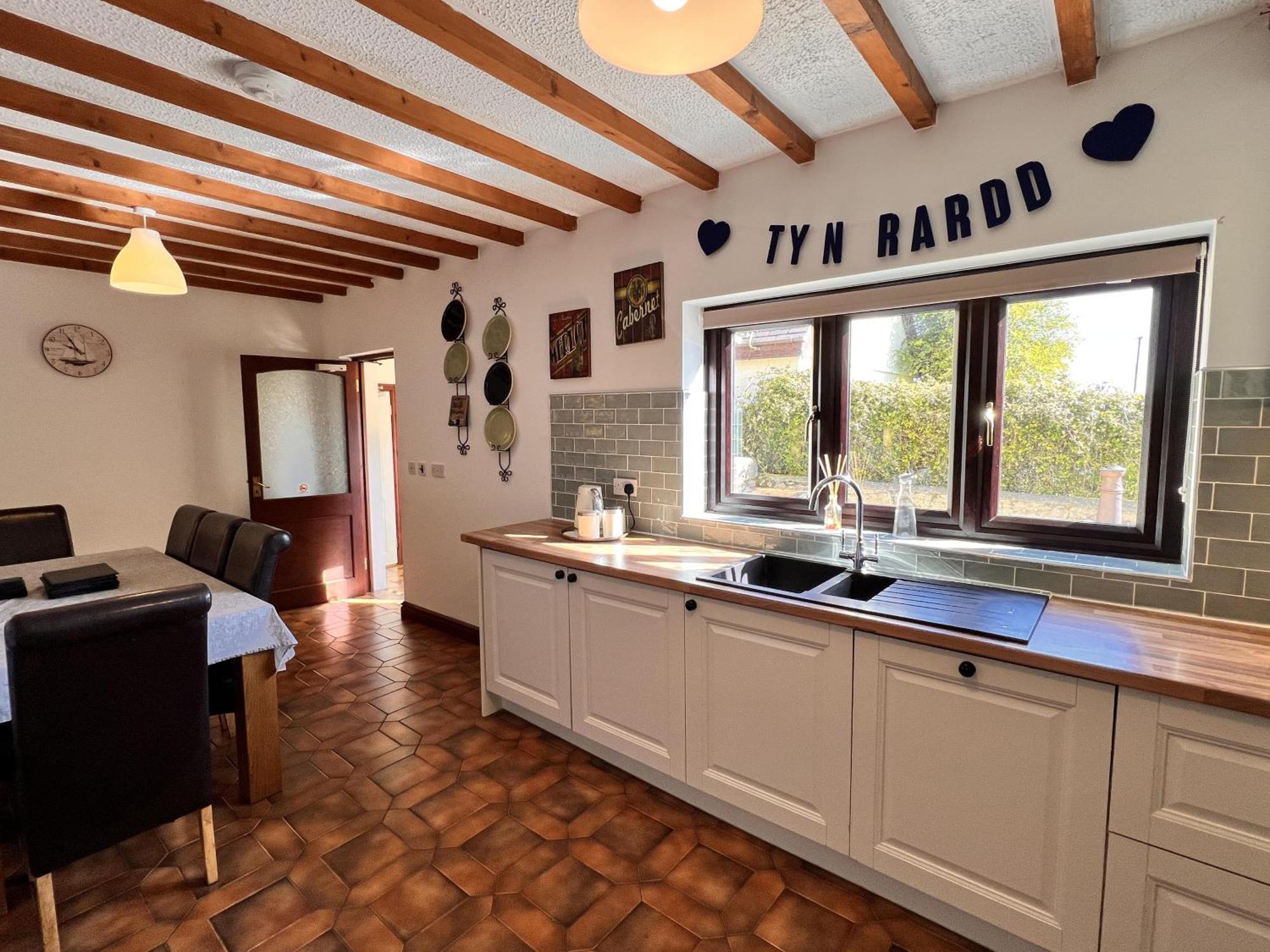 4 Bedroom Detached Farmhouse Mountain Views Beaumaris Exterior photo